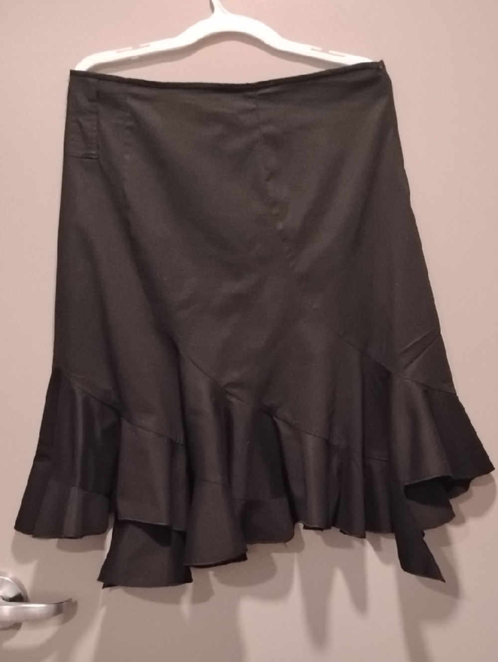 Asymmetrical Black Ruffle-Hem Women's Skirt